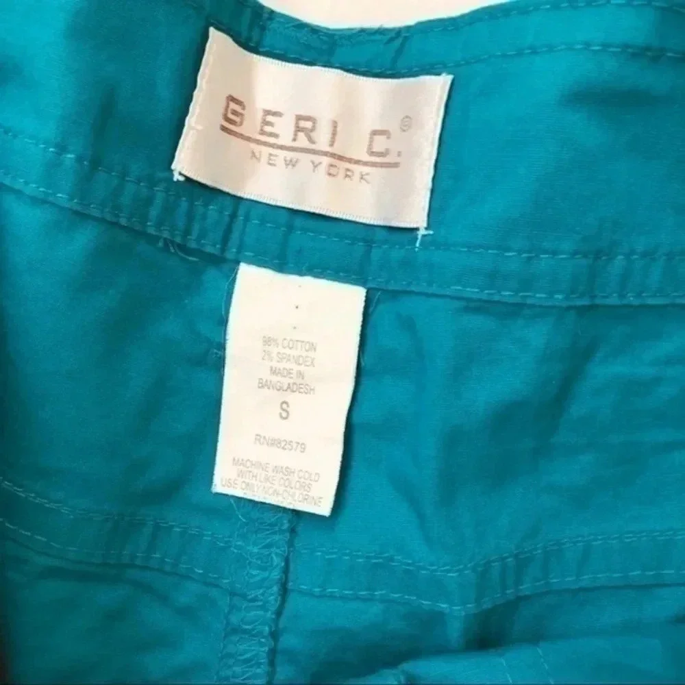 MGeri C brand women shorts size small gree…